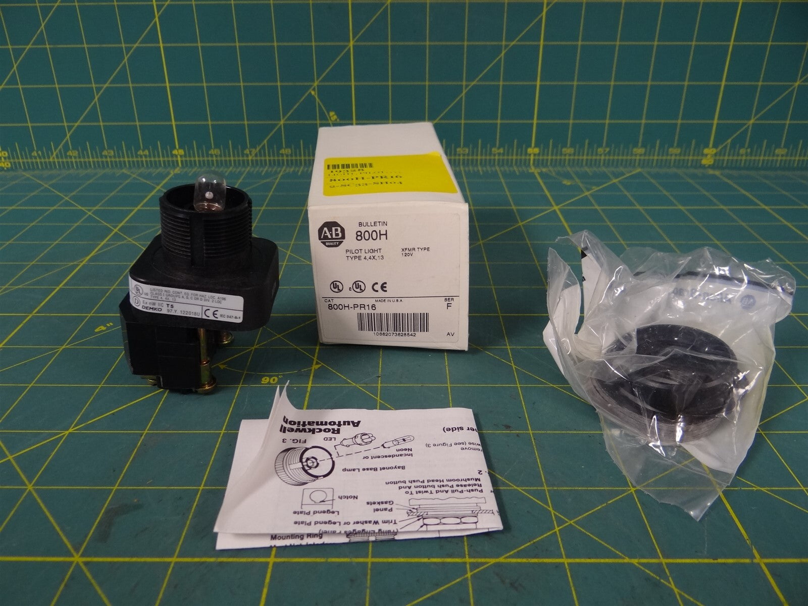Allen-Bradley 800H-PR16 Type 4/4X/13 Pilot Light Series F  120V AC  50/60 Hz 