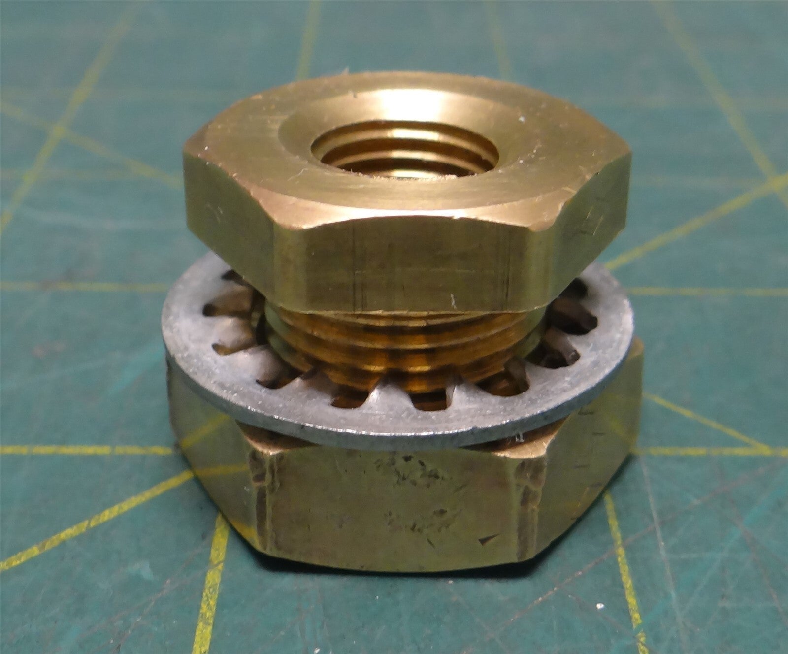 3/8" Female SAE X 3/8" Male NPT Brass Bulkhead Straight Connector 1" Length