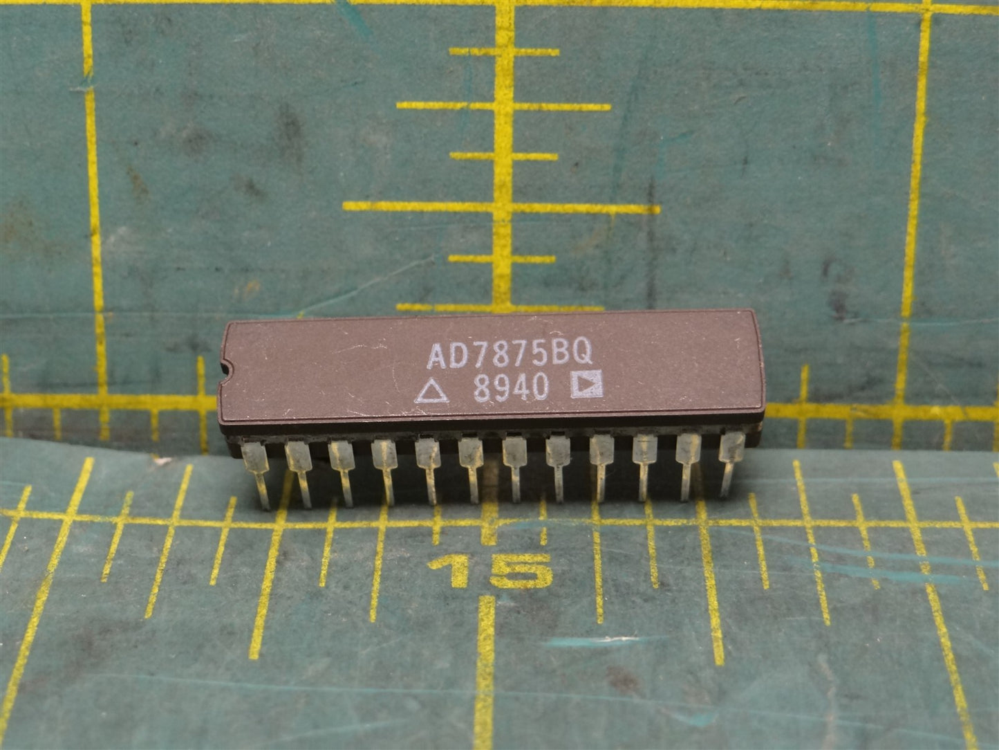 Analog Devices Inc. AD7875BQ 12 Bit Analog to Digital Converter 1 Input 24-CDIP