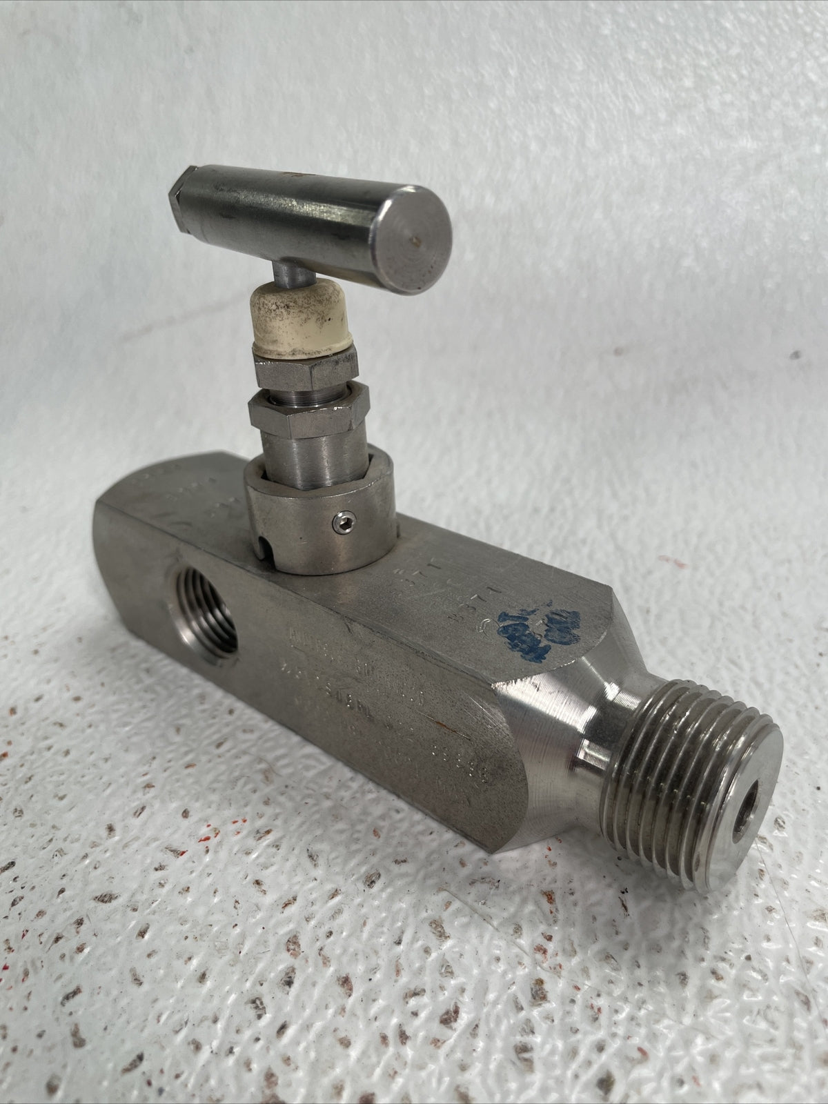 Anderson-Greenwood M5VDS46-BL Gauge Valve 3/4 MNPT x 1/2 FNPT, 6,000-psi