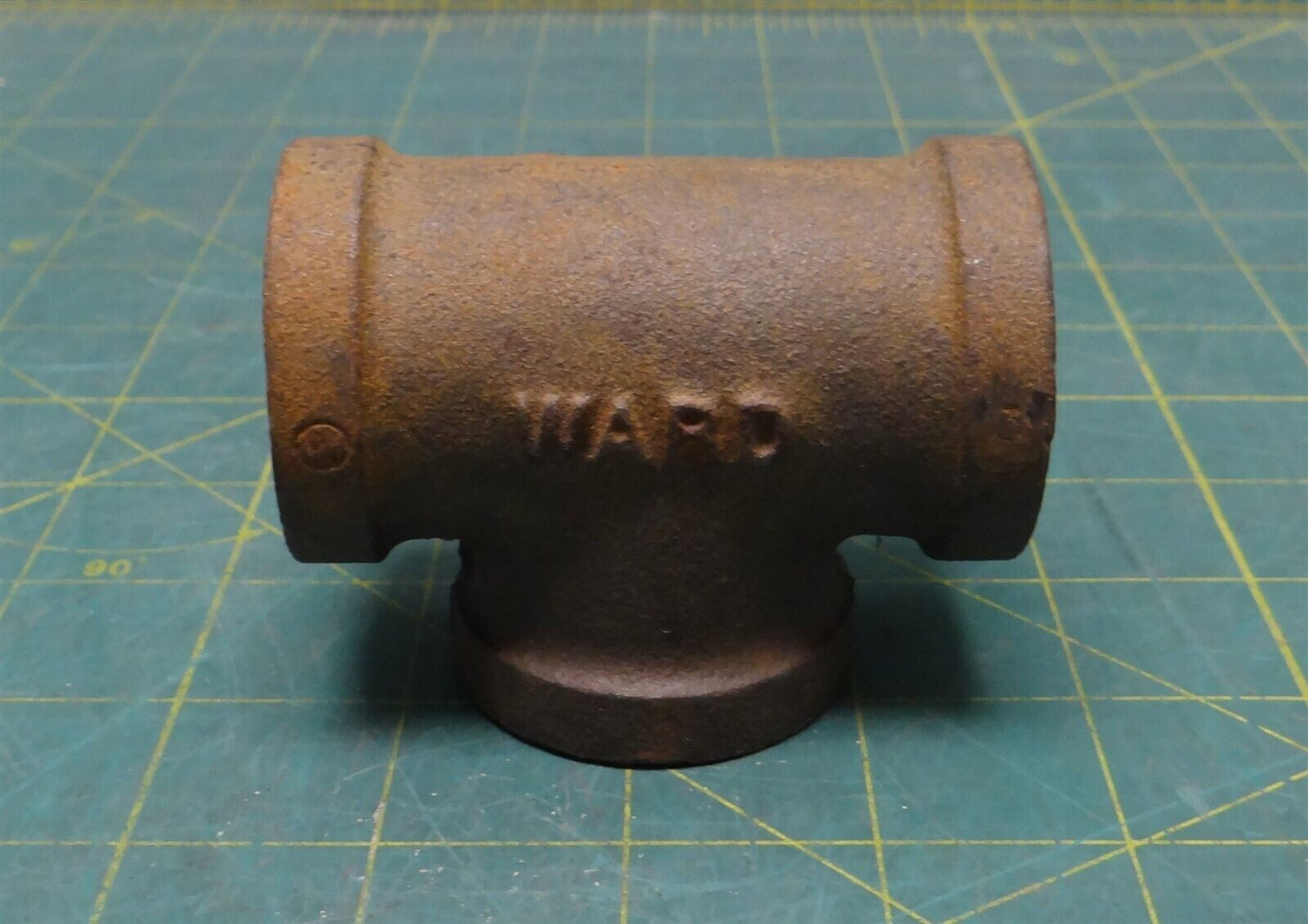 1" NPT Female Ward Black Malleable Iron Tee, 3-1/8" Length, 2-1/2" Height