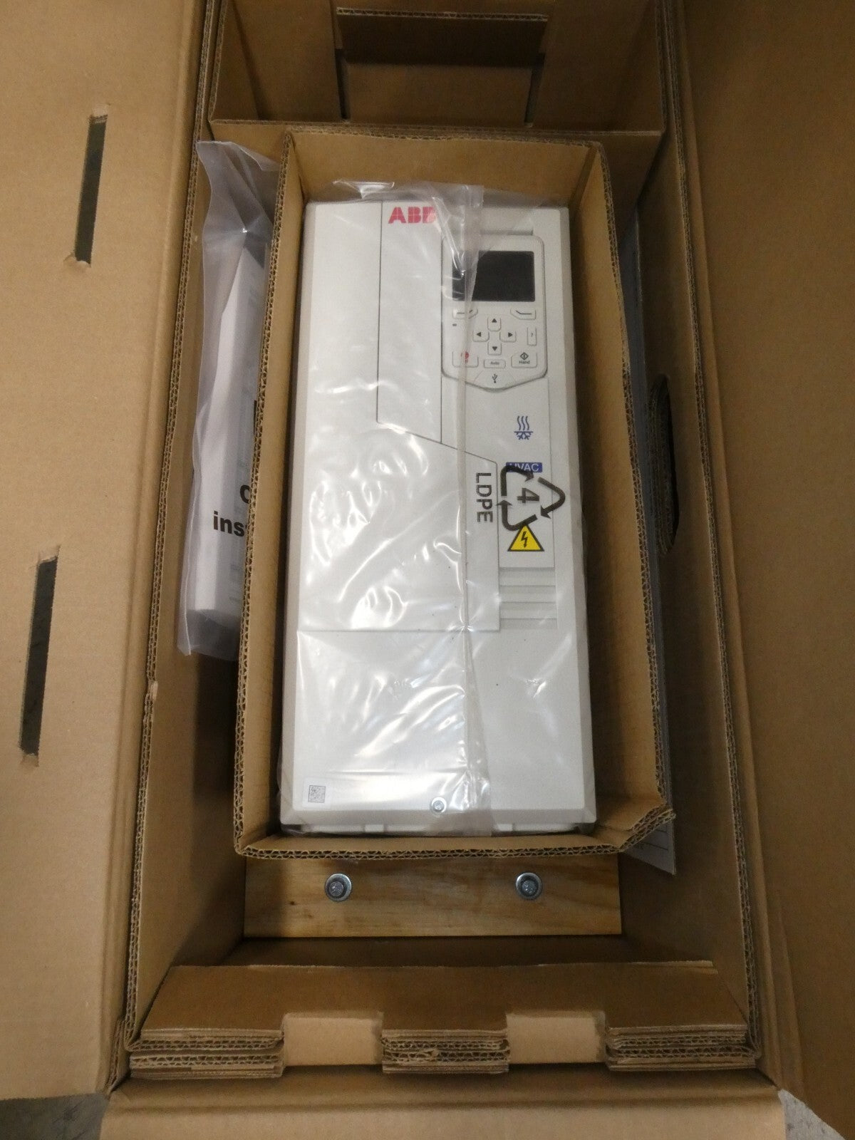ABB ACH580-01-034A-4 25HP VFD 460V 34.0A, VT N1 Firmware 2.18.2.2