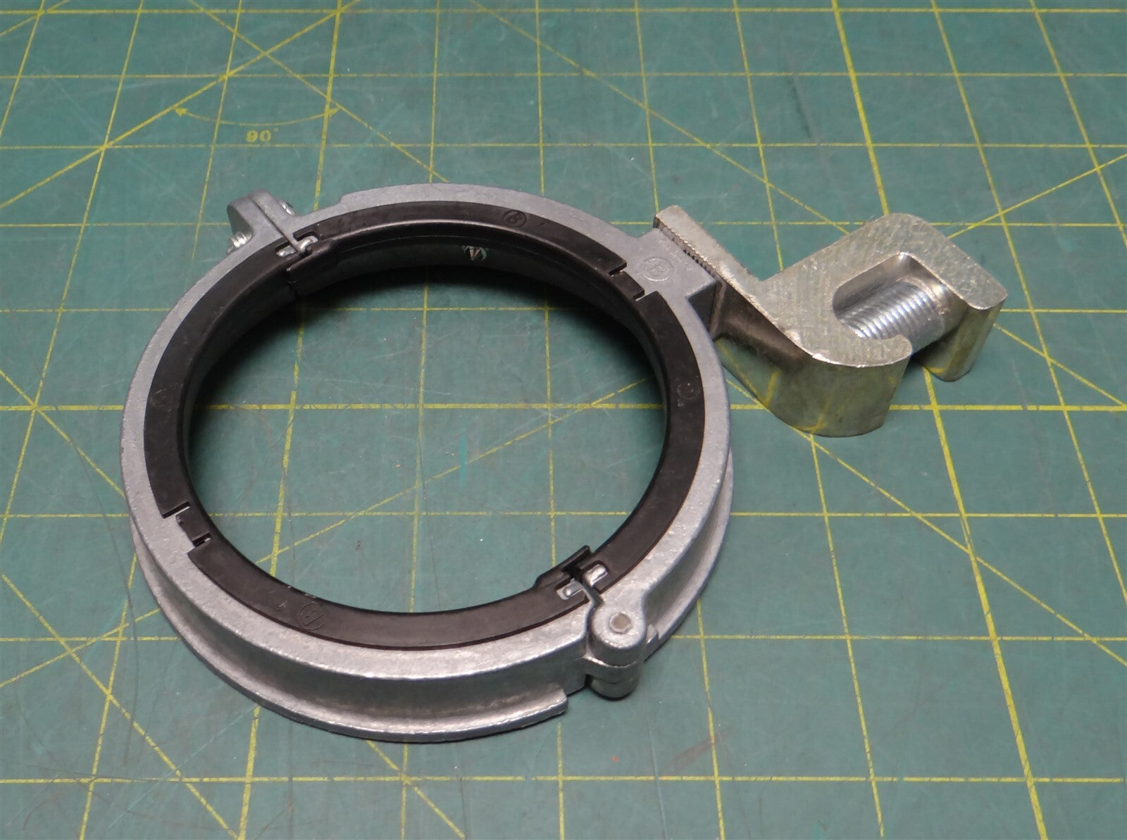 3" SGB-389CL Zinc Die Cast Split Insulated Grounding Bushing w/ C-Clamp Lug
