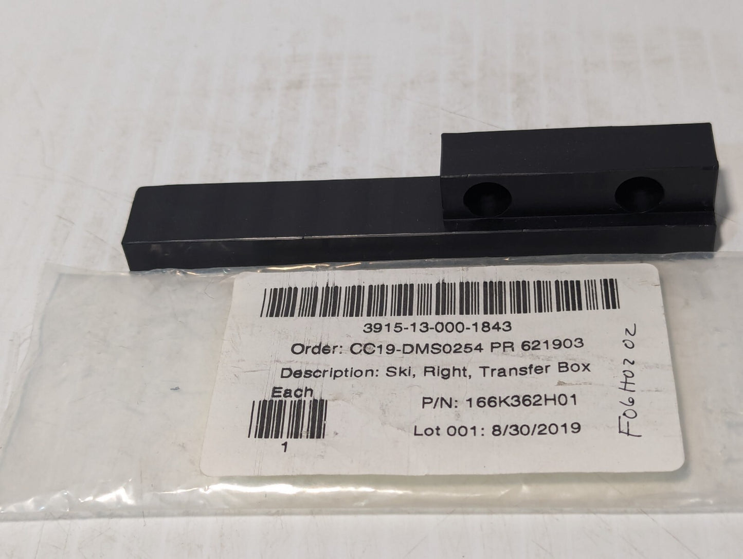 3915-13-000-1843 166K362H01 Right Transfer Box Ski