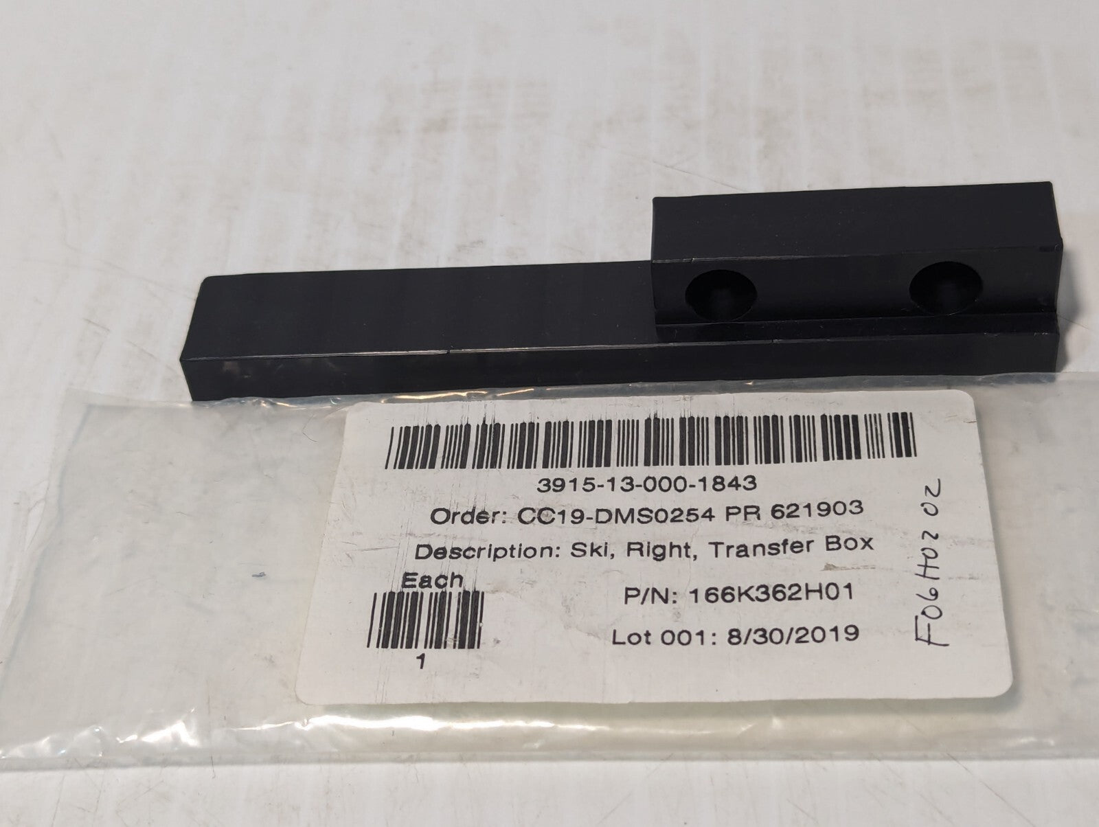 3915-13-000-1843 166K362H01 Right Transfer Box Ski