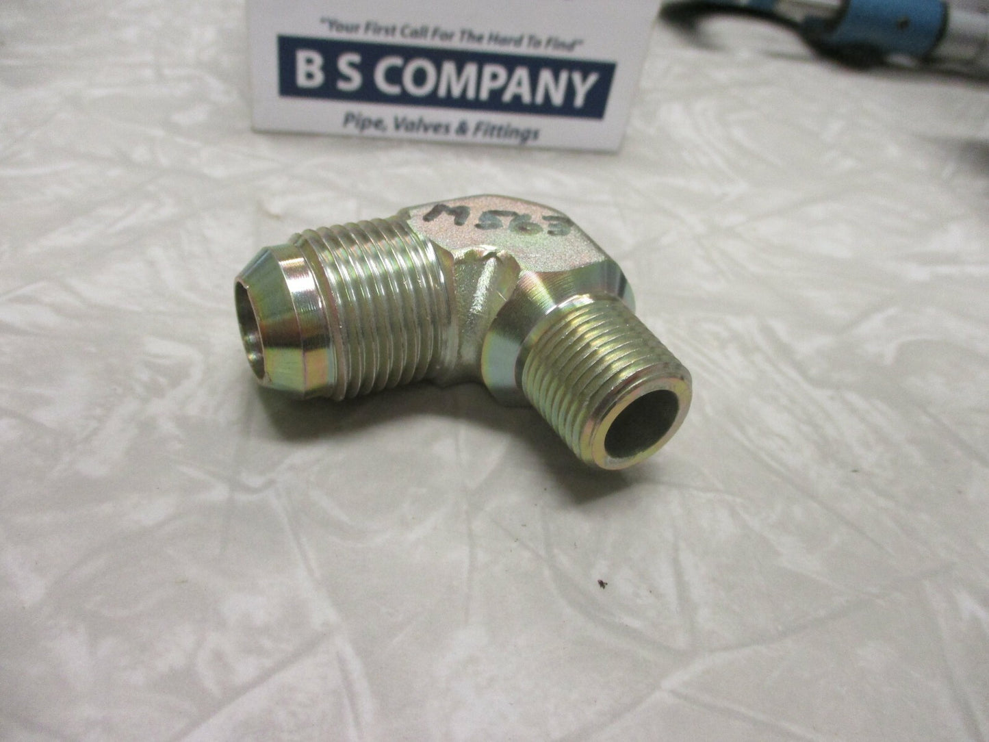 2024-6-10S Eaton Aeroquip External Pipe x 37 Degree Flare 90 Degree Elbow Steel