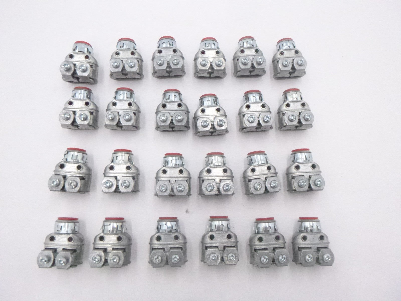 24 Pack Arlington SG3838 3/8" Twin Duplex Saddle Grip Connectors