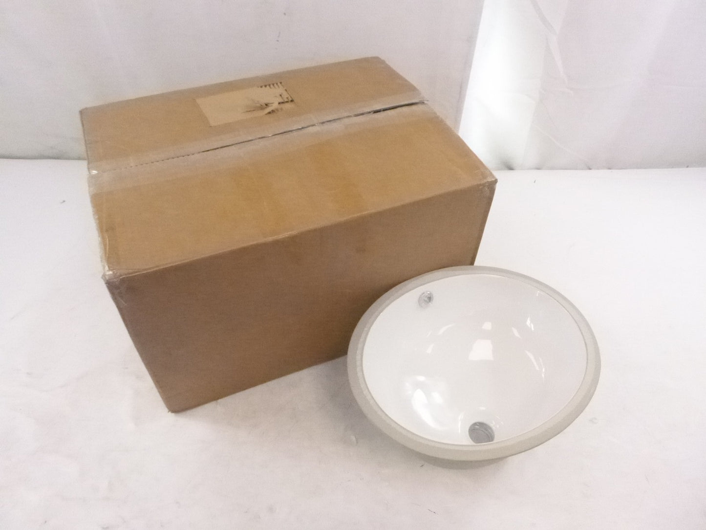 MSI SIN-POR-UNDOVLWHT-1512 Oval Porcelain 17" Undermount Bathroom Sink