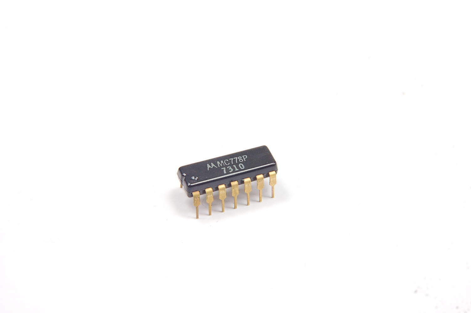 Genuine Motorola - MC778P - IC , RTL,  D-Type Flip Flop, 14DIP, Gold Leads, New