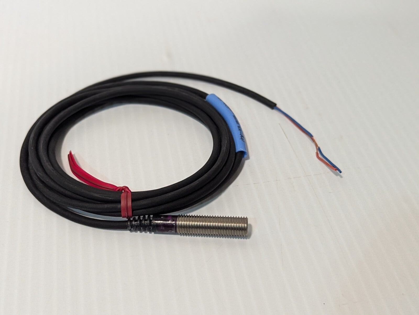 Keyence EV-108M 12-24VDC Two-wire self contained amplifier proximity sensors