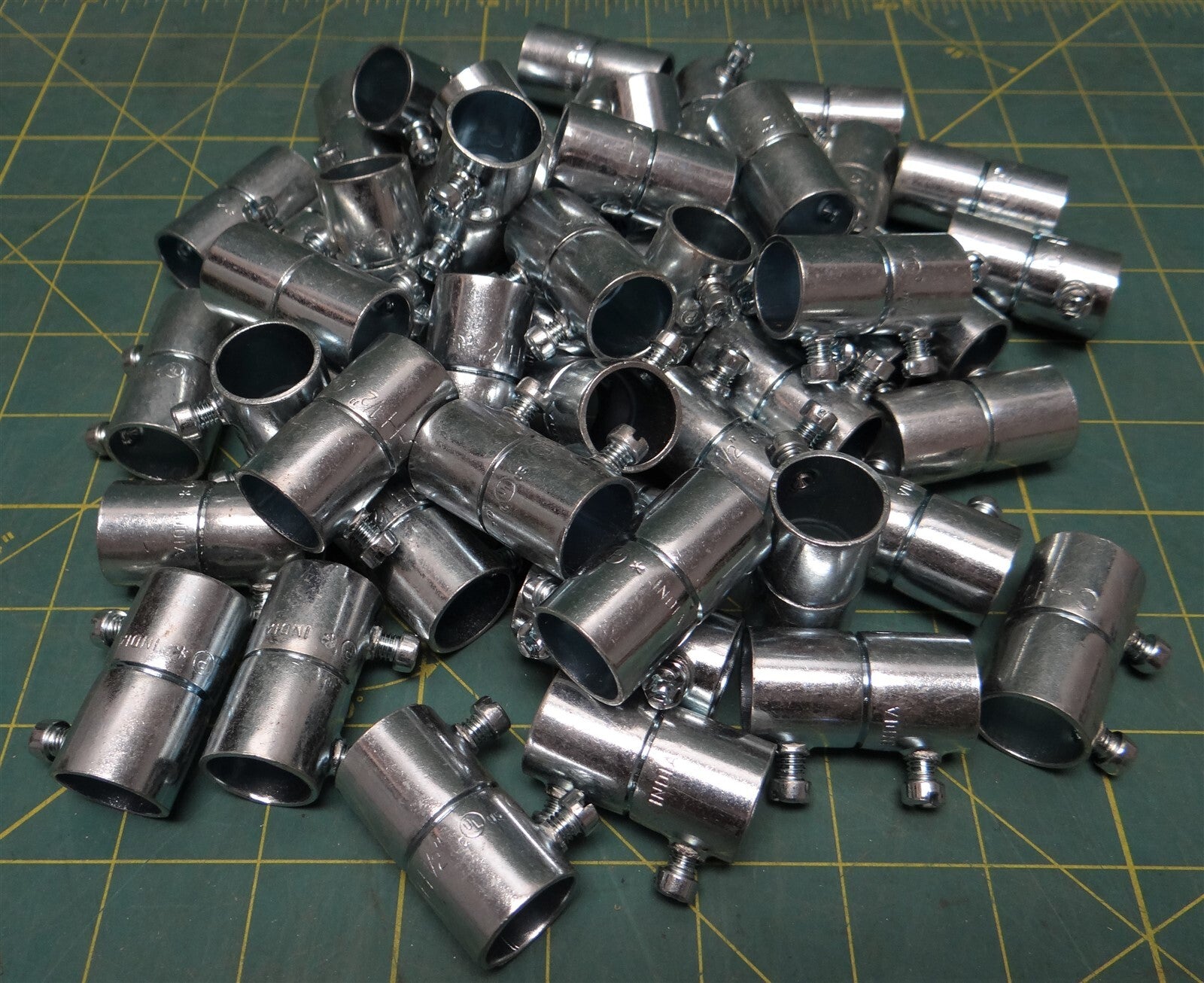 (50) 1/2" Cooper Crouse Hinds Set Screw Type EMT Coupling #460 