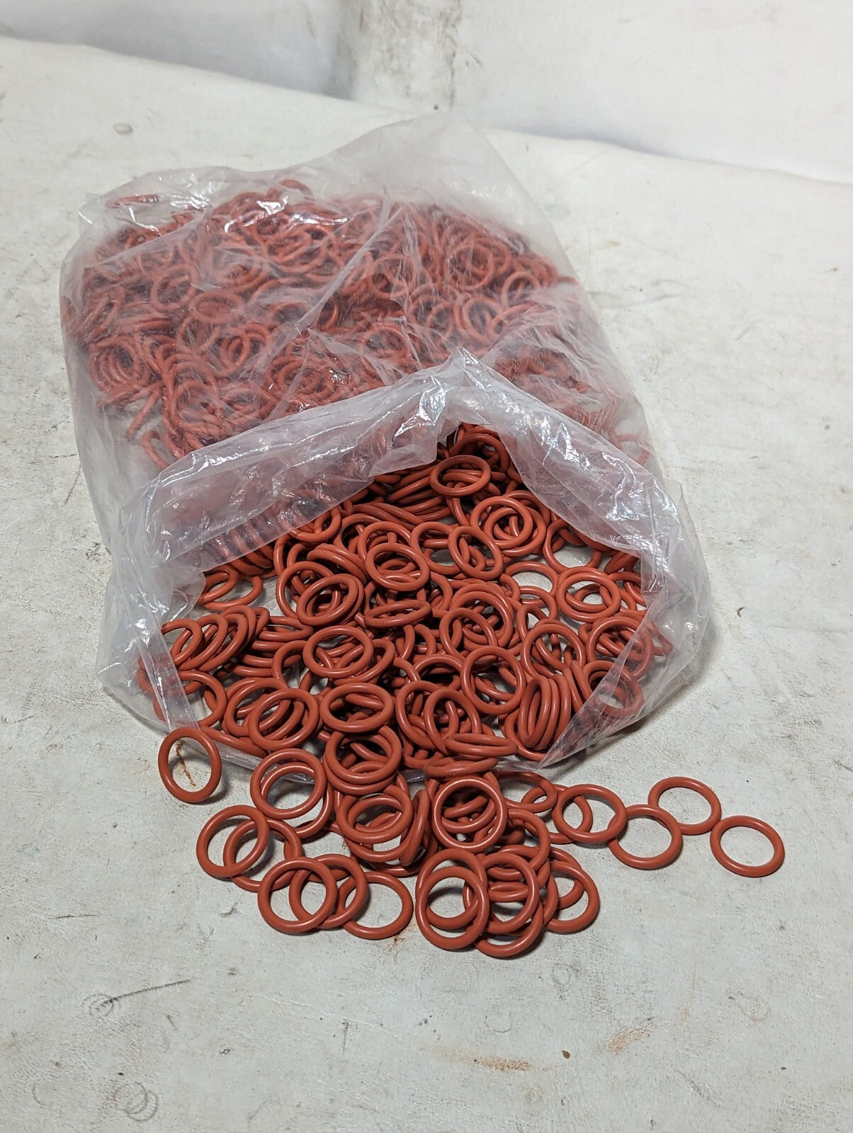1.15 pounds of rubber O-rings, 1 in OD, 0.75 in ID, 0.125 in thickness diameter