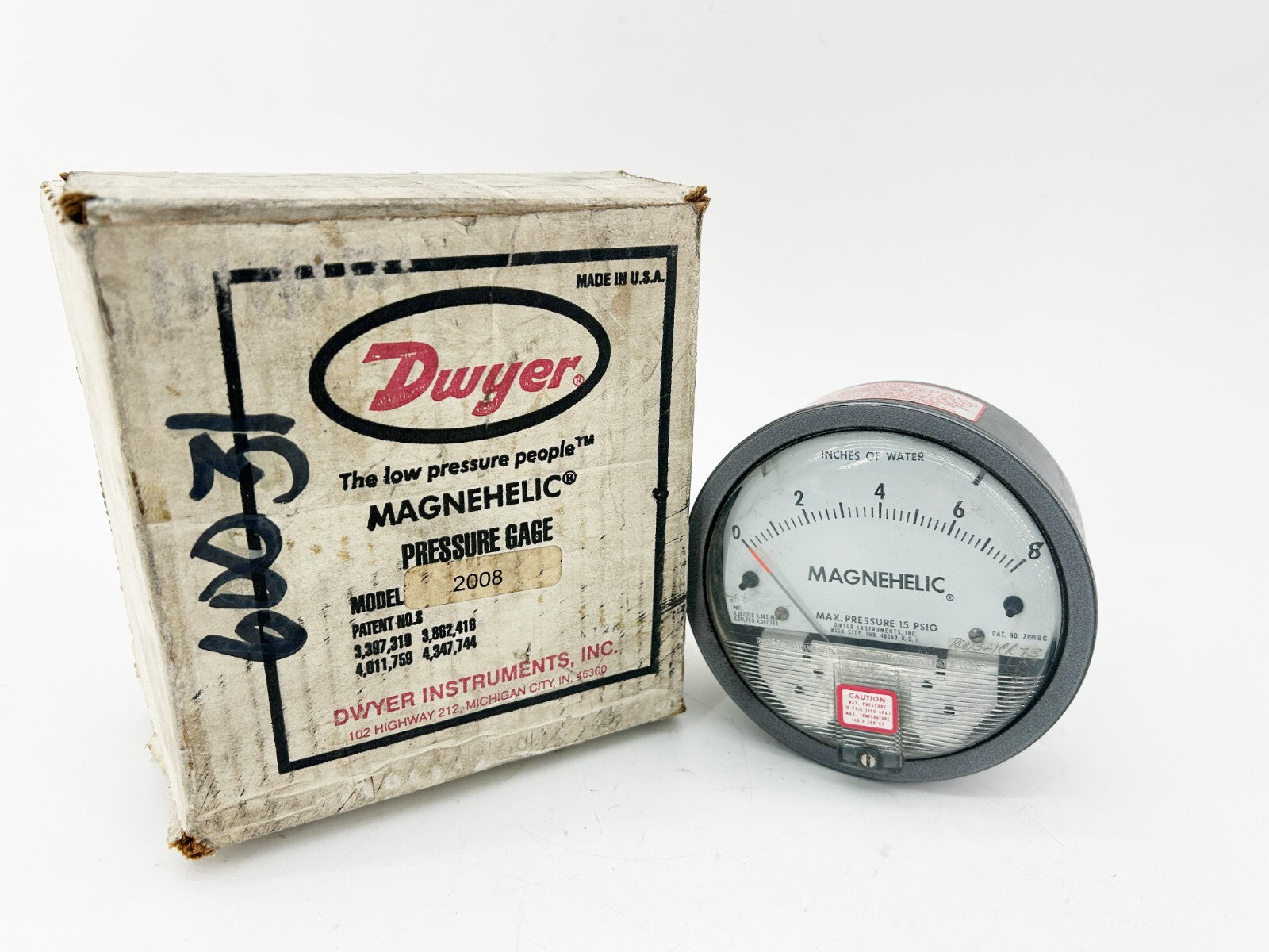New Dwyer 2008 Magnetic Pressure Gauge 0-8 Inches of Water