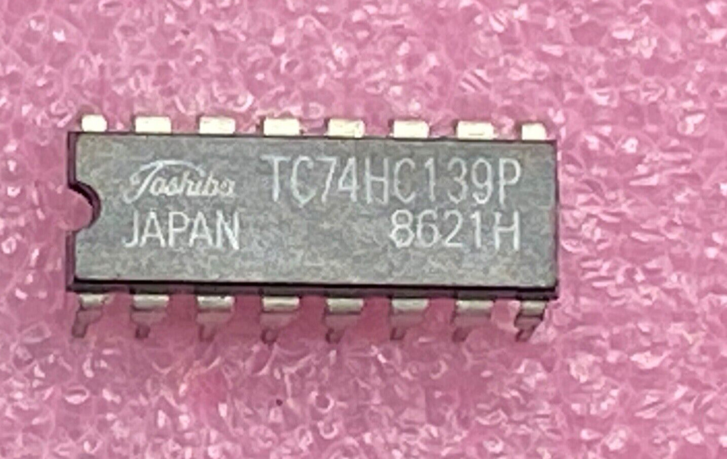 Toshiba TC74HC139P dual 2-to-4 line decoder Integrated Circuit