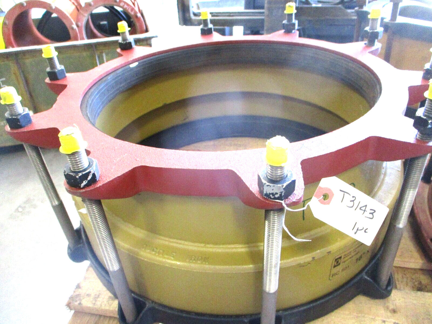 ROMAC RC501 16" X 14" Plain End Reducing Pipe Coupling (17.05-17.4 x 16.0-16.40)