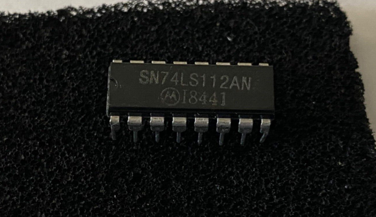Motorola SN74LS112AN dual neg-edge trig J-K flip flop Integrated Circuit