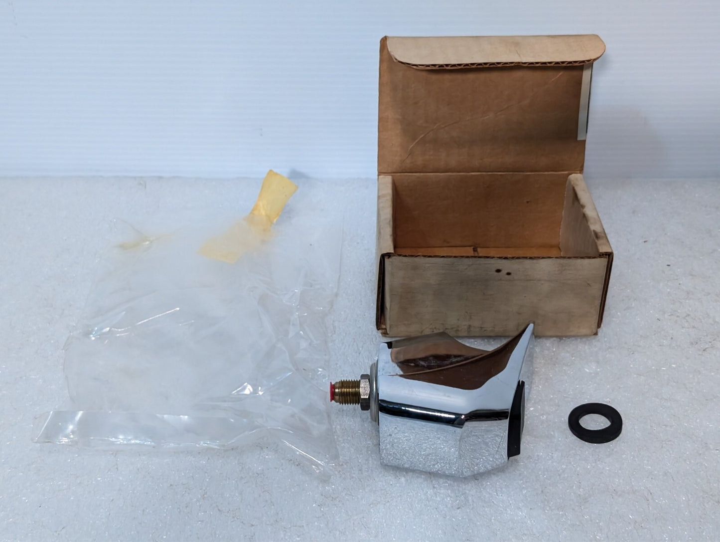 Elkay 33423000 drinking fountain bubbler, spout, nozzle in original box