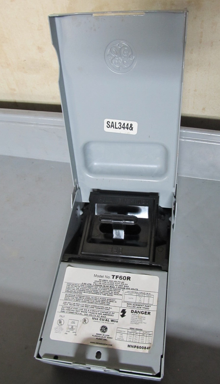 NEW GE General Electric TF60R Electric Service AC Disconnect Fused 60A 240V
