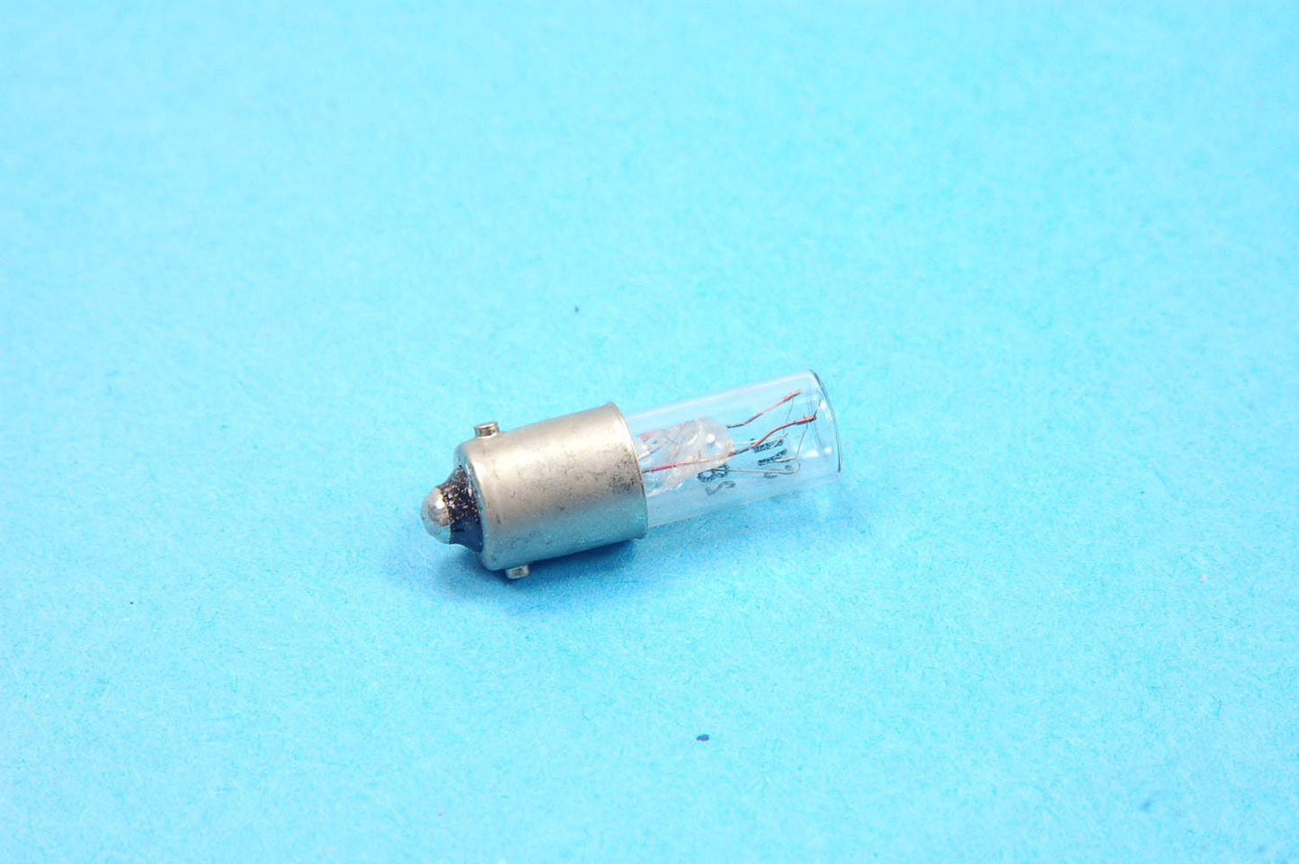 Lot of 10 - Chicago Miniature 28MB, 28 Volt, T 2 1/2, 0.040A, Bayonet Base BA9s 