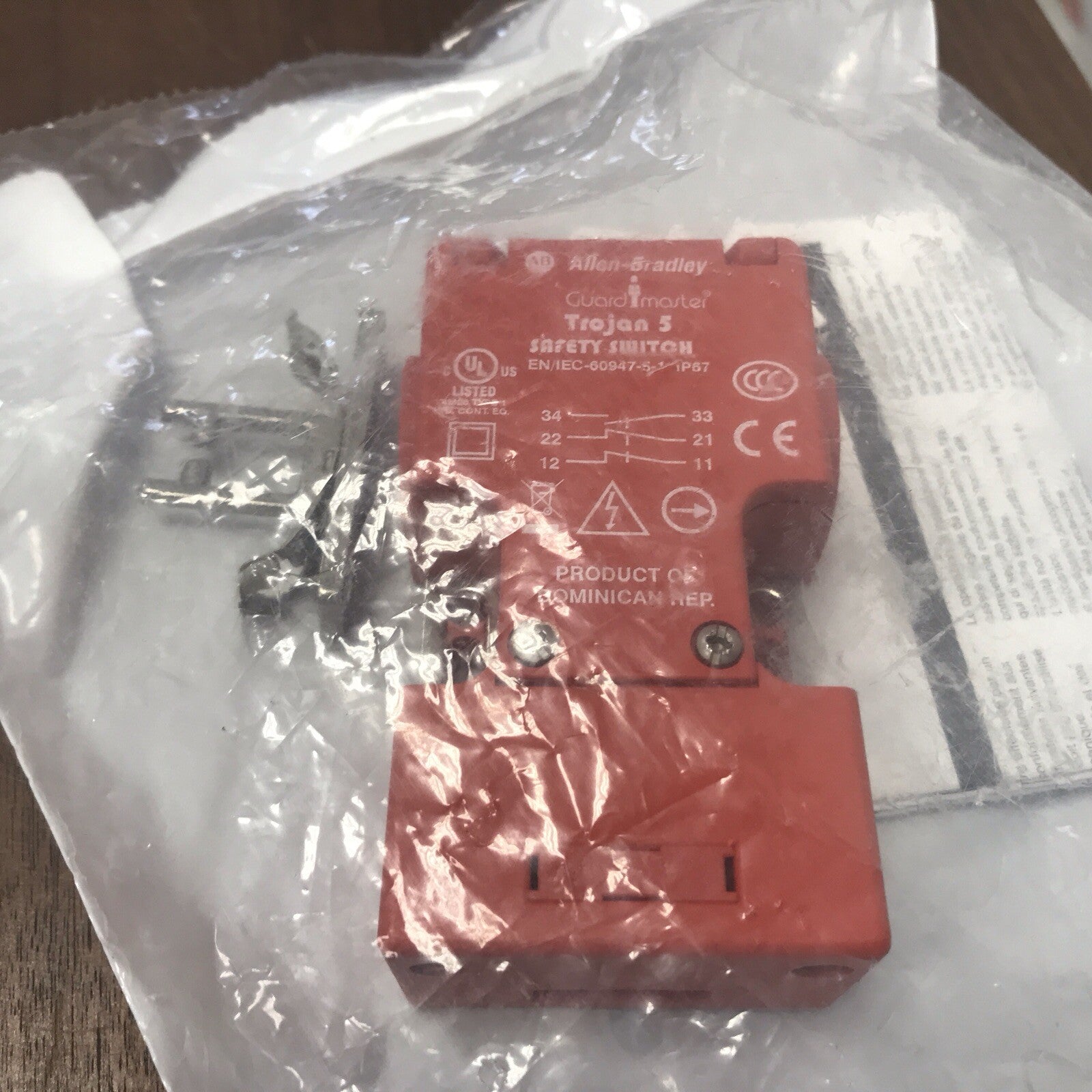 NEW ALLEN-BRADLEY GUARDMASTER TROJAN 5 SAFETY SWITCH 440K-T11118 Ser B