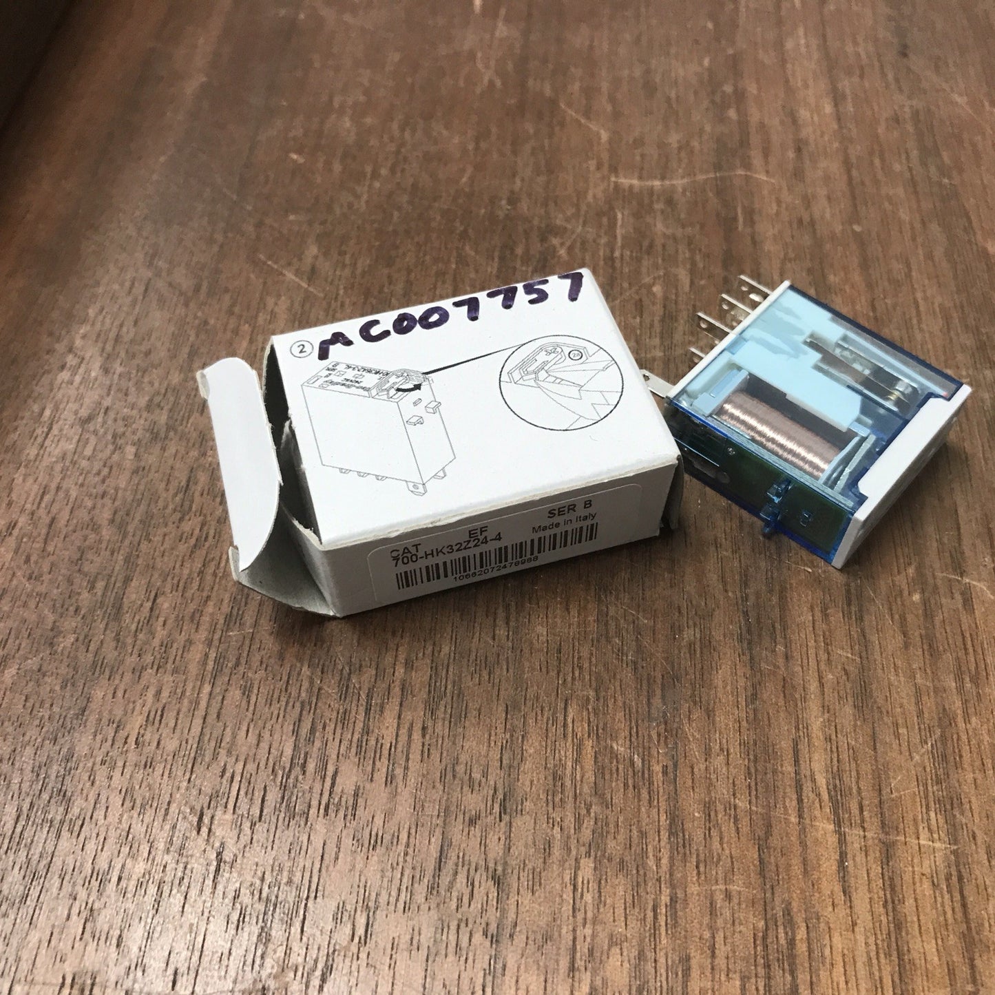 ALLEN BRADLEY 700-HK32Z24-4 SER. B 24VDC