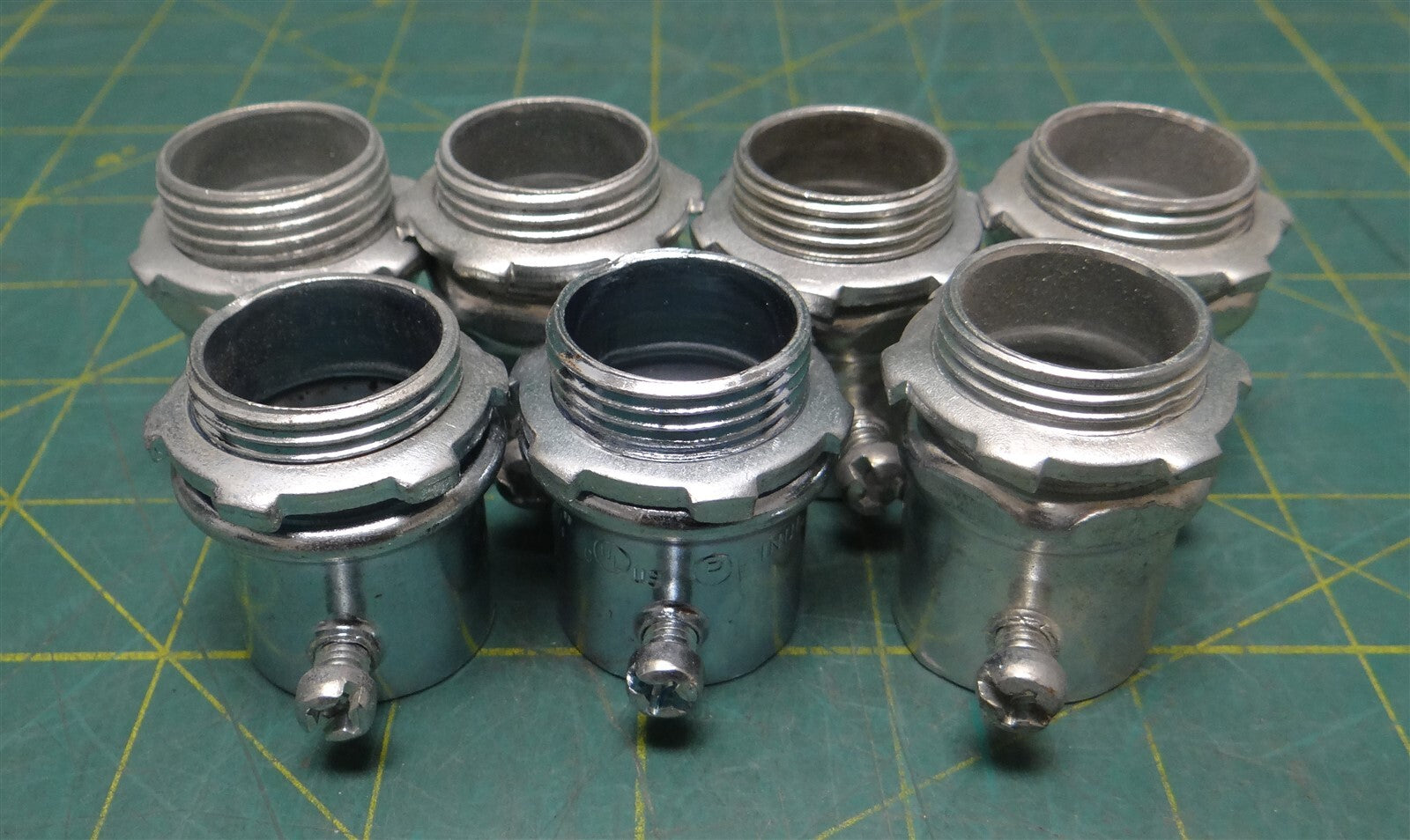 (Qty: 7) 3/4" Zinc-Plated Steel Conduit Connector Fitting Indoor Set Screw Type
