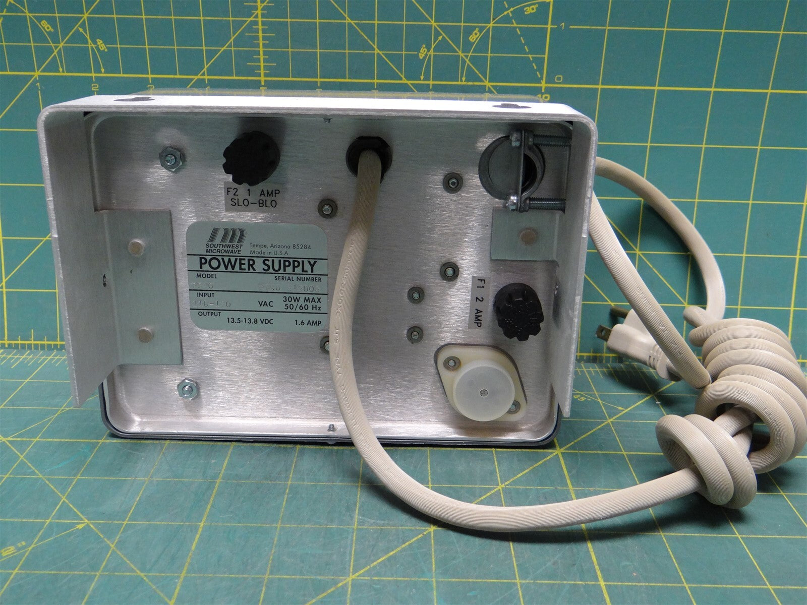Southwest Microwave PS40 Power Supply 13.5-13.8 VDC 1.6A 30W Max 50/60 Hz