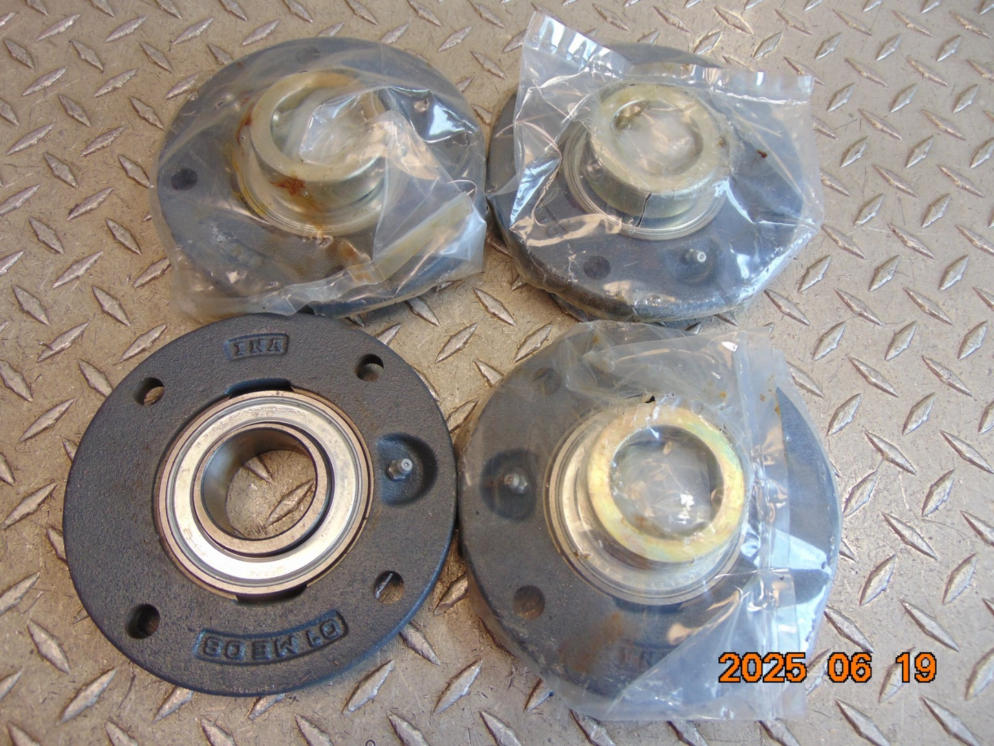 (1) INA GRAE 40 NPPB INSERT BEARING with ROUND HOUSING see description