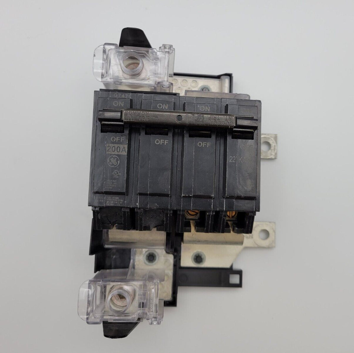 GE THQMV200 Plug-In Main Circuit Breaker 200A 240V 2P 1PH THQMV 200 Am 2 Pole GE THQMV200 Plug-In Main Circuit Breaker 200A 240V 2P 1PH THQMV 200 Am 2 Pole