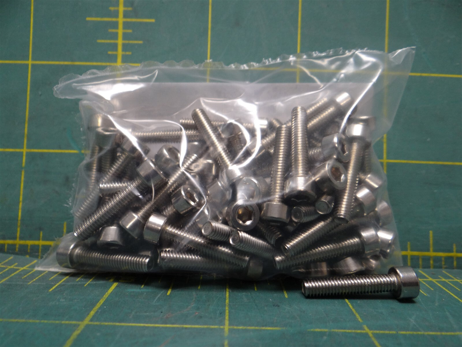 (60 pk) 18-8 Stainless Steel Socket Head Screw M4 x 0.7 mm Thread 25 mm Long Hex