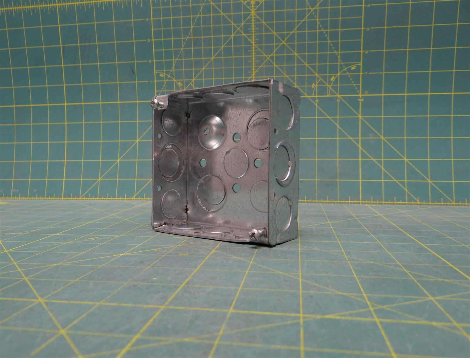 4" Crouse Hinds TP404 Steel Square Outlet Box 1-1/2" H 12 Side K.Os 1/2" & 3/4"E