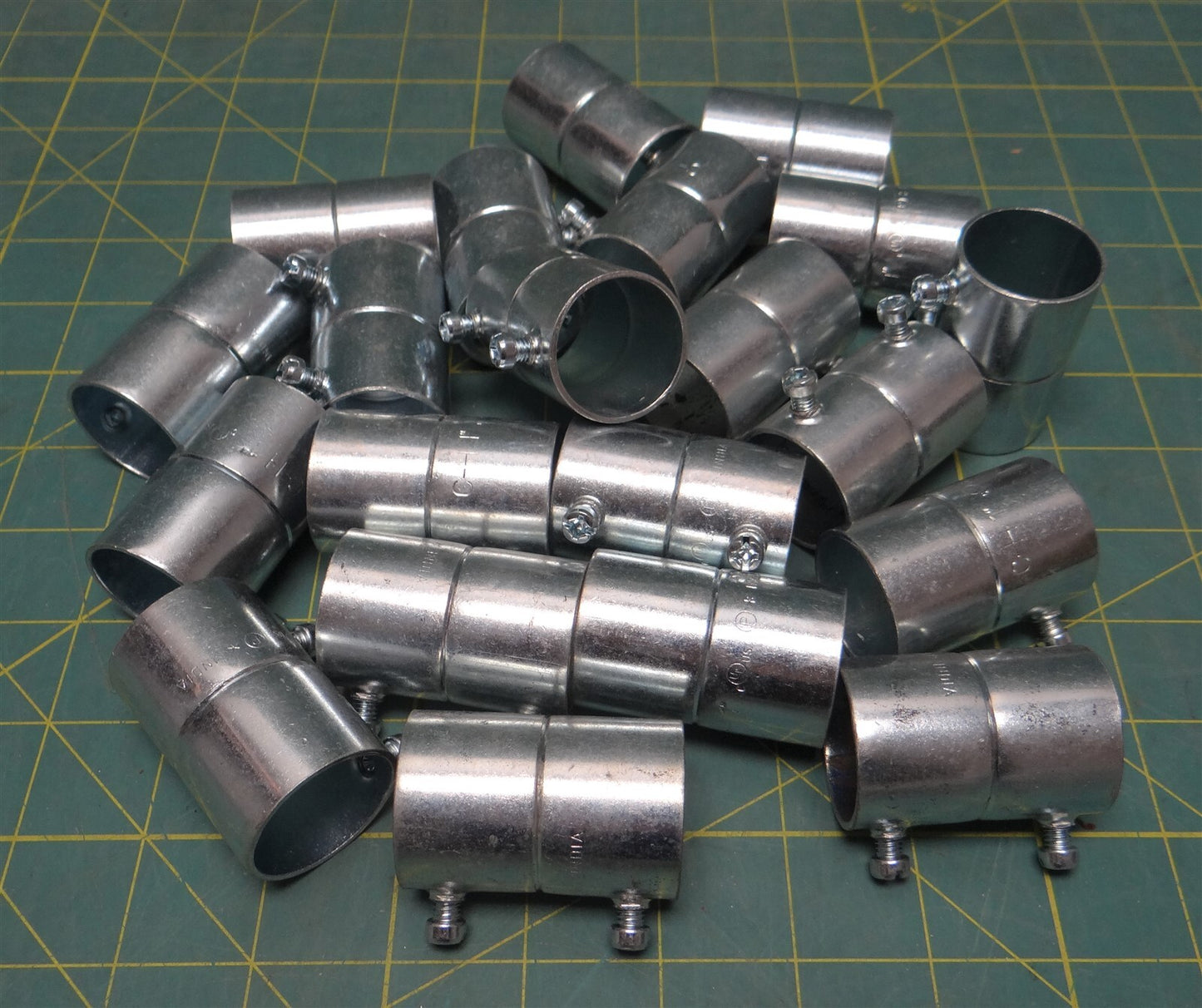 (20) 1" Crouse Hinds 462 Set Screw Type Coupling Zinc Plated Steel for EMT