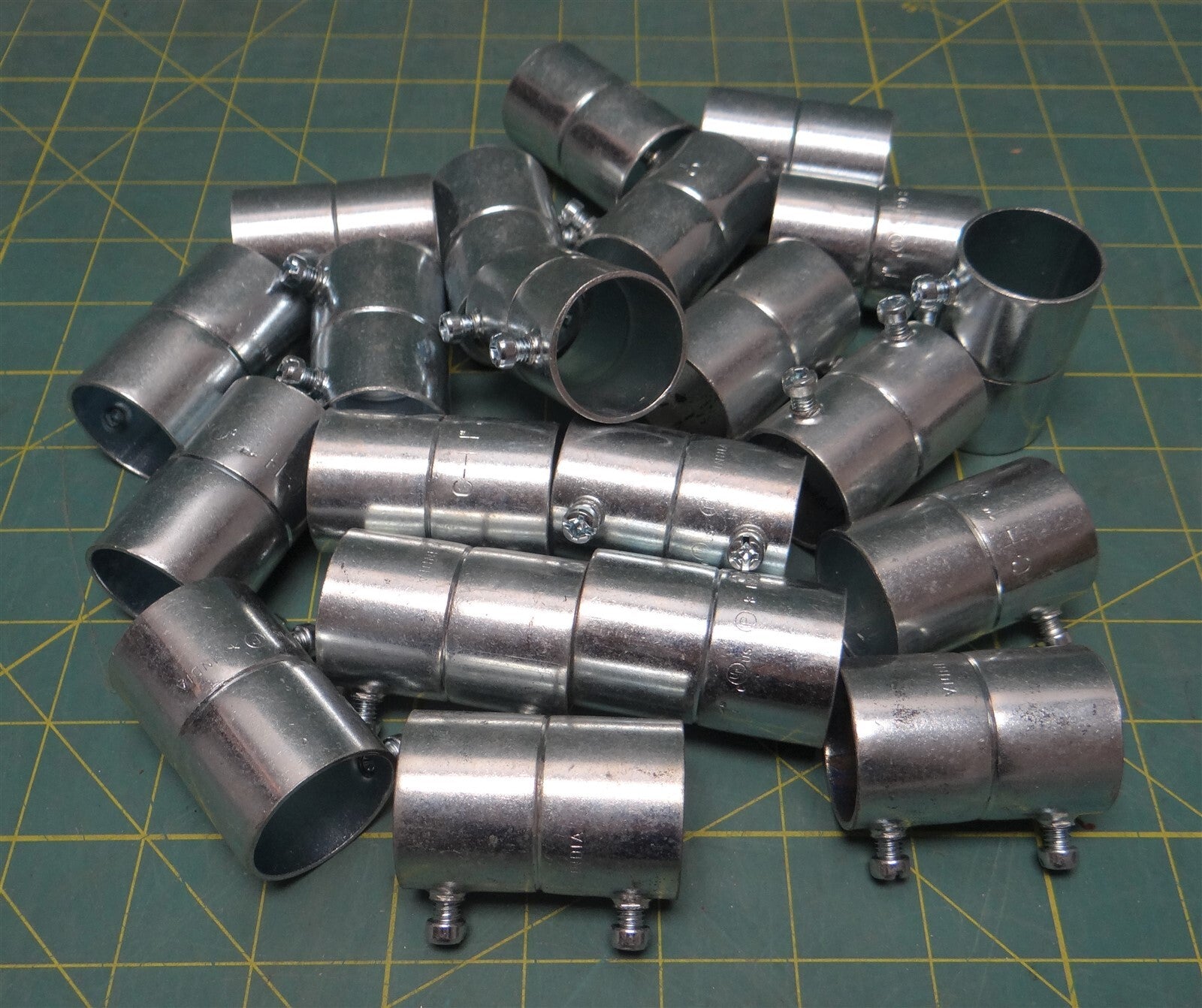 (20) 1" Crouse Hinds 462 Set Screw Type Coupling Zinc Plated Steel for EMT