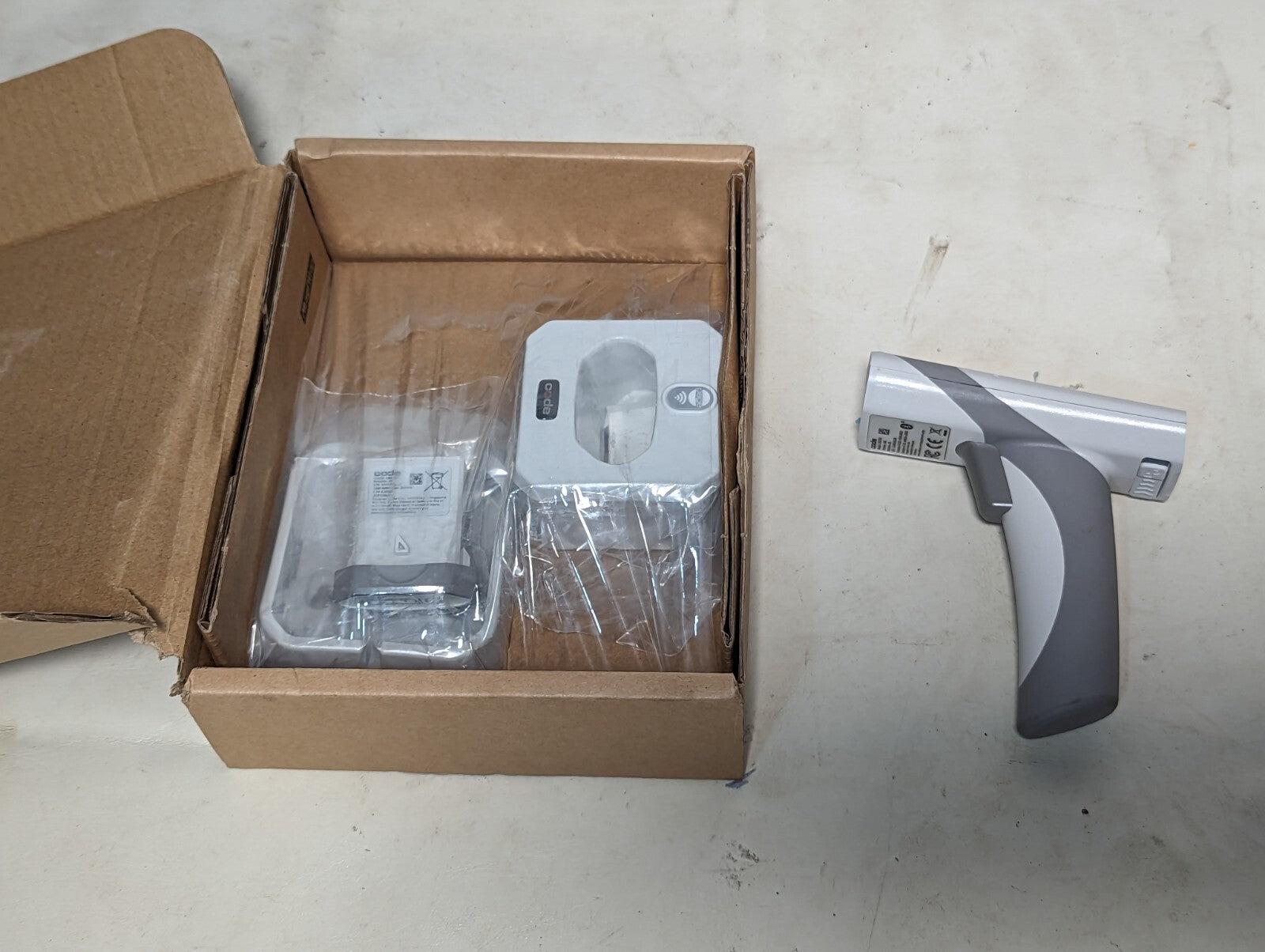 Code CR2702-100-A271-C34-MB6 code reader kit, CR2702, battery, BT inductive char