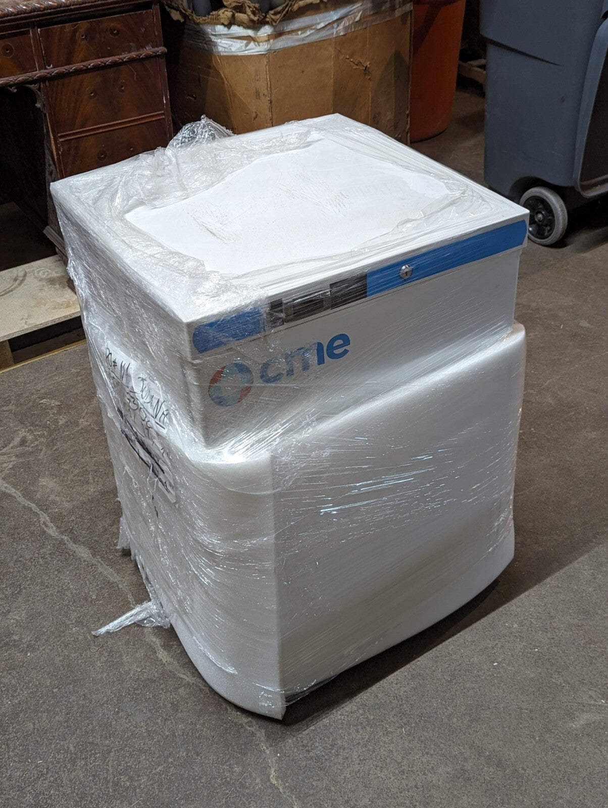 CME CMEB-REF-4PT6-S-HCF solid door refrigerator, 4.6 cubic feet