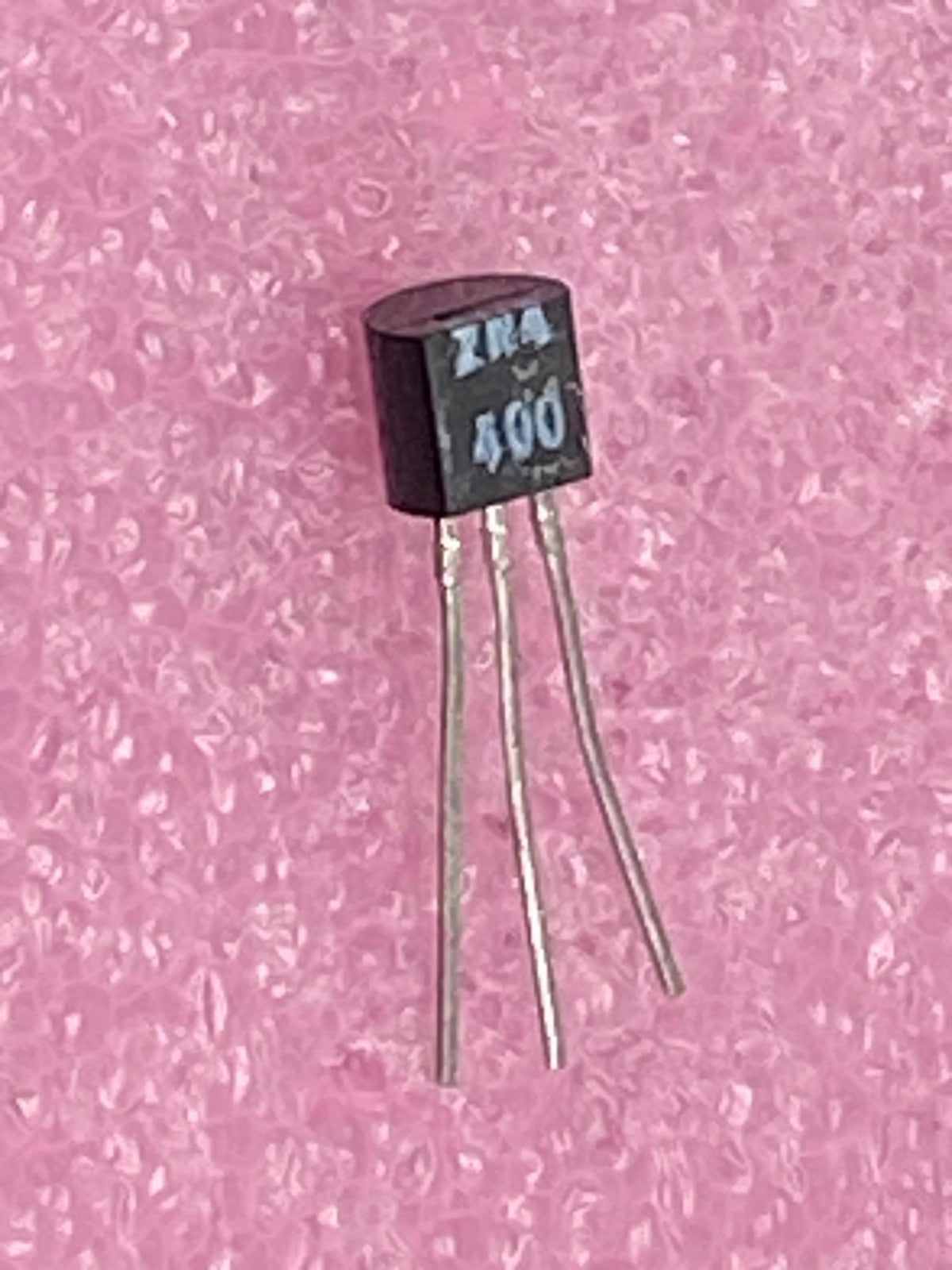 2N4400 NPN transistor Si AF/RF amp, TO-92