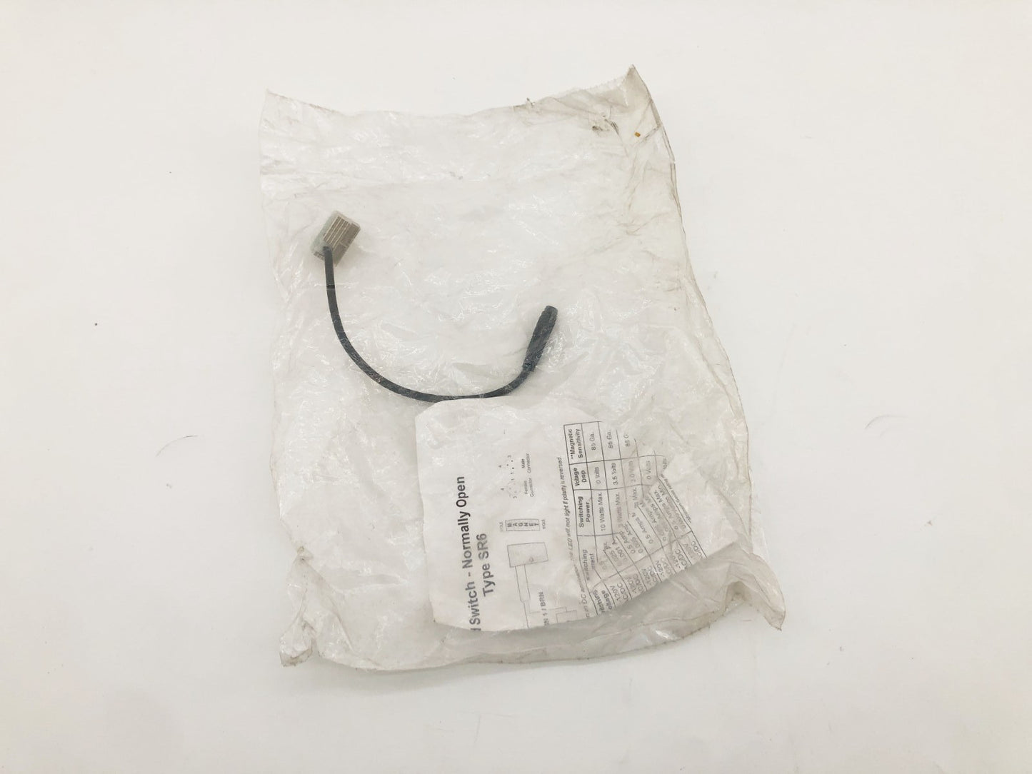 New Numatics SR6-022 Reed Switch 5-120VDC/VAC 3W