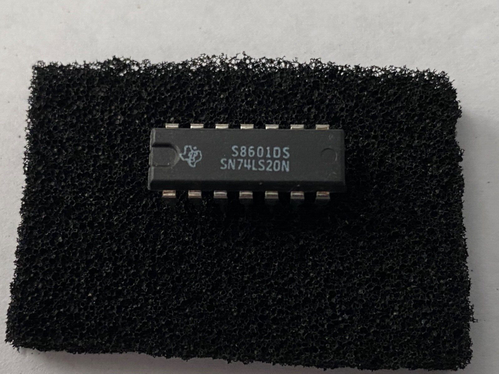 Texas Instruments SN74LS20N 2-ch, 4-input bipolar NAND gates Integ Circuit