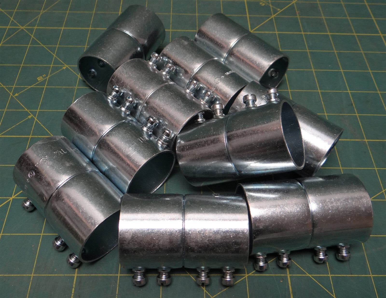 (10) 1-1/4" Crouse Hinds 463 Set Screw Type Zinc Plated Steel Coupling for EMT