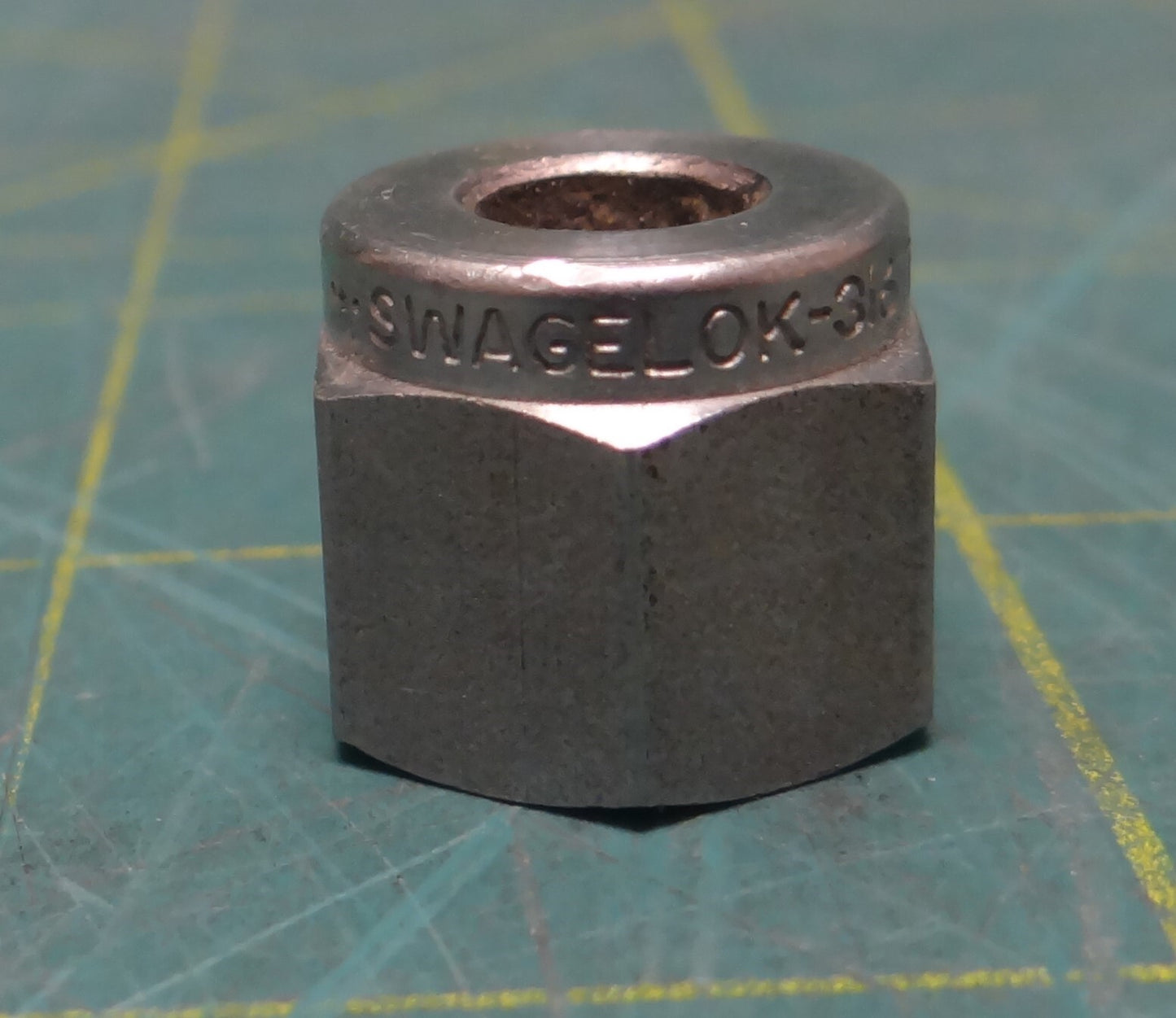 Swagelok 316 Stainless Steel Nut SS-402-1 for 1/4 in. Swagelok Tube Fitting