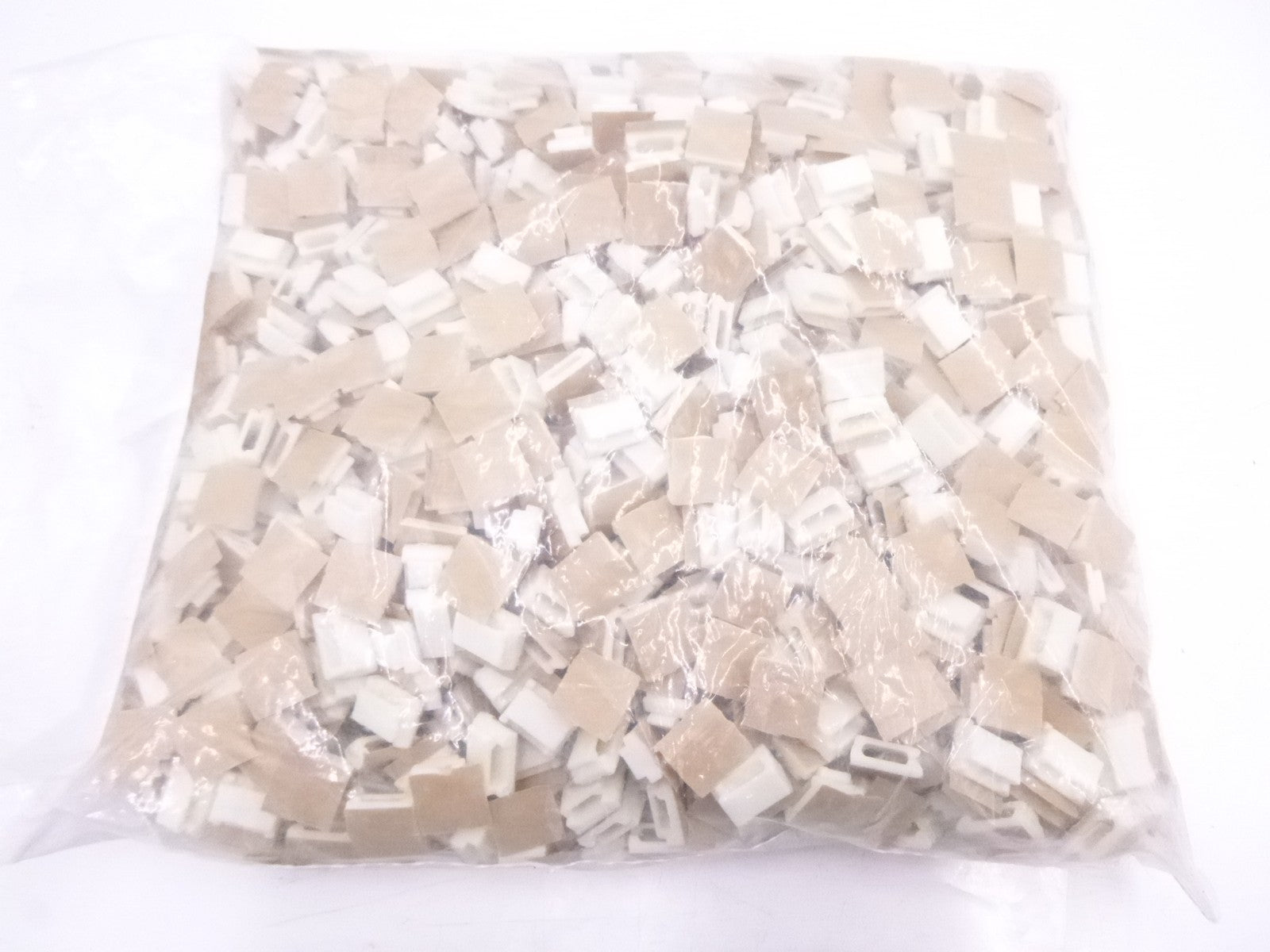 1,000Pk Essentra Cable Clip Wire Saddle on Base Natural Adhesive 0.32"L x 0.10"H