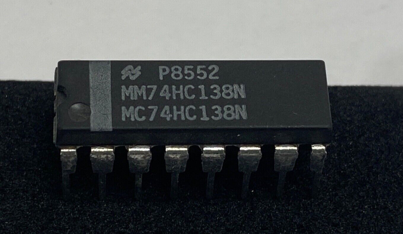 National MM74HC138N 3-line to 8-line decoders/demultiplexers Integrated Circuit