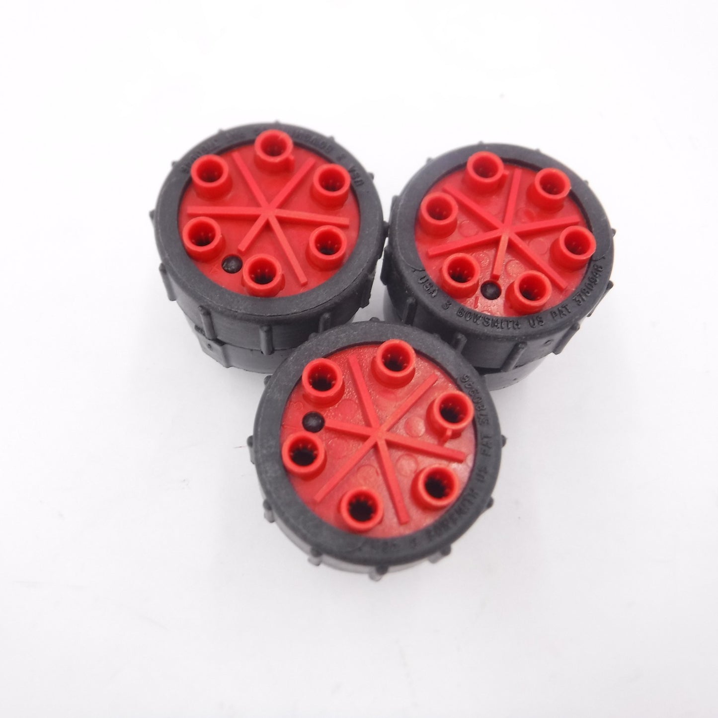 3 Pack Bowsmith 6 Outlet Emitter 2.0 GPH 1/2" FIPT Inlet Red Cap 15 PSI