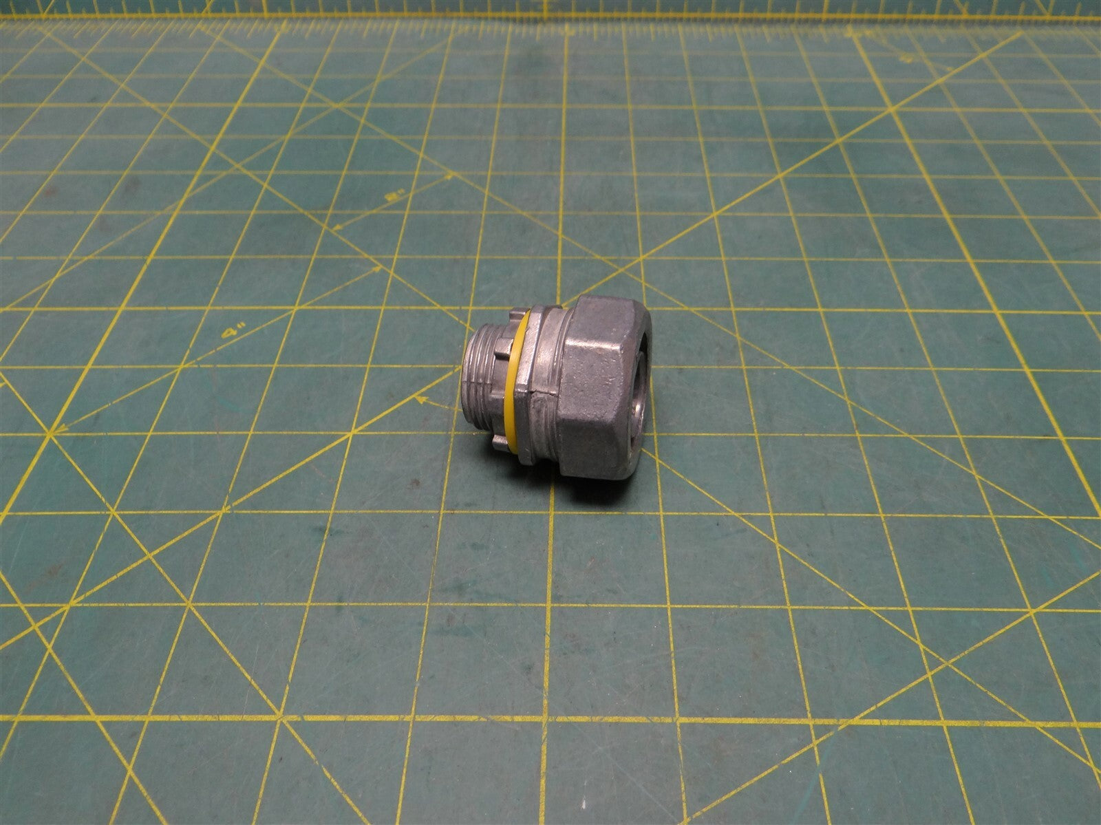 1" Arlington Liquidtight Zinc Die-Cast Straight Conduit Connector, LT100
