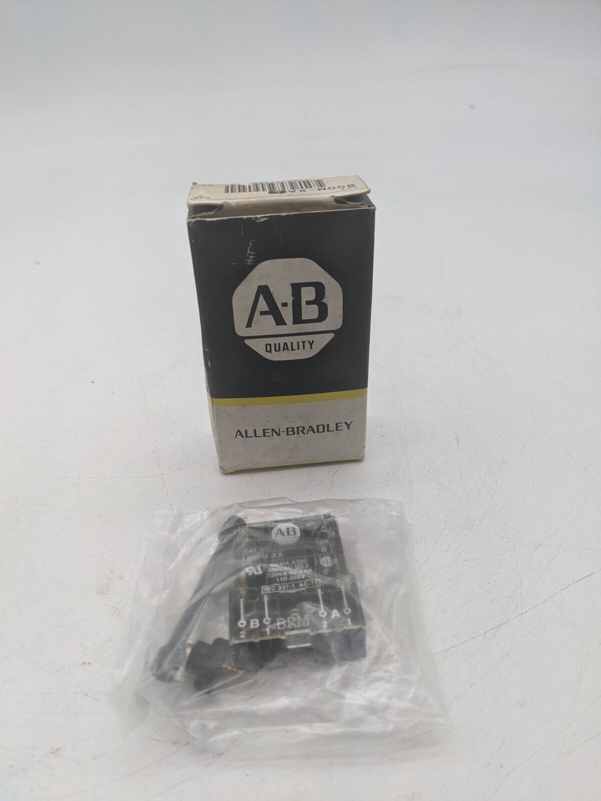 Allen-Bradley 800M-XA Black 300VAC Max NEMA A300 Quick Connect Contact Block