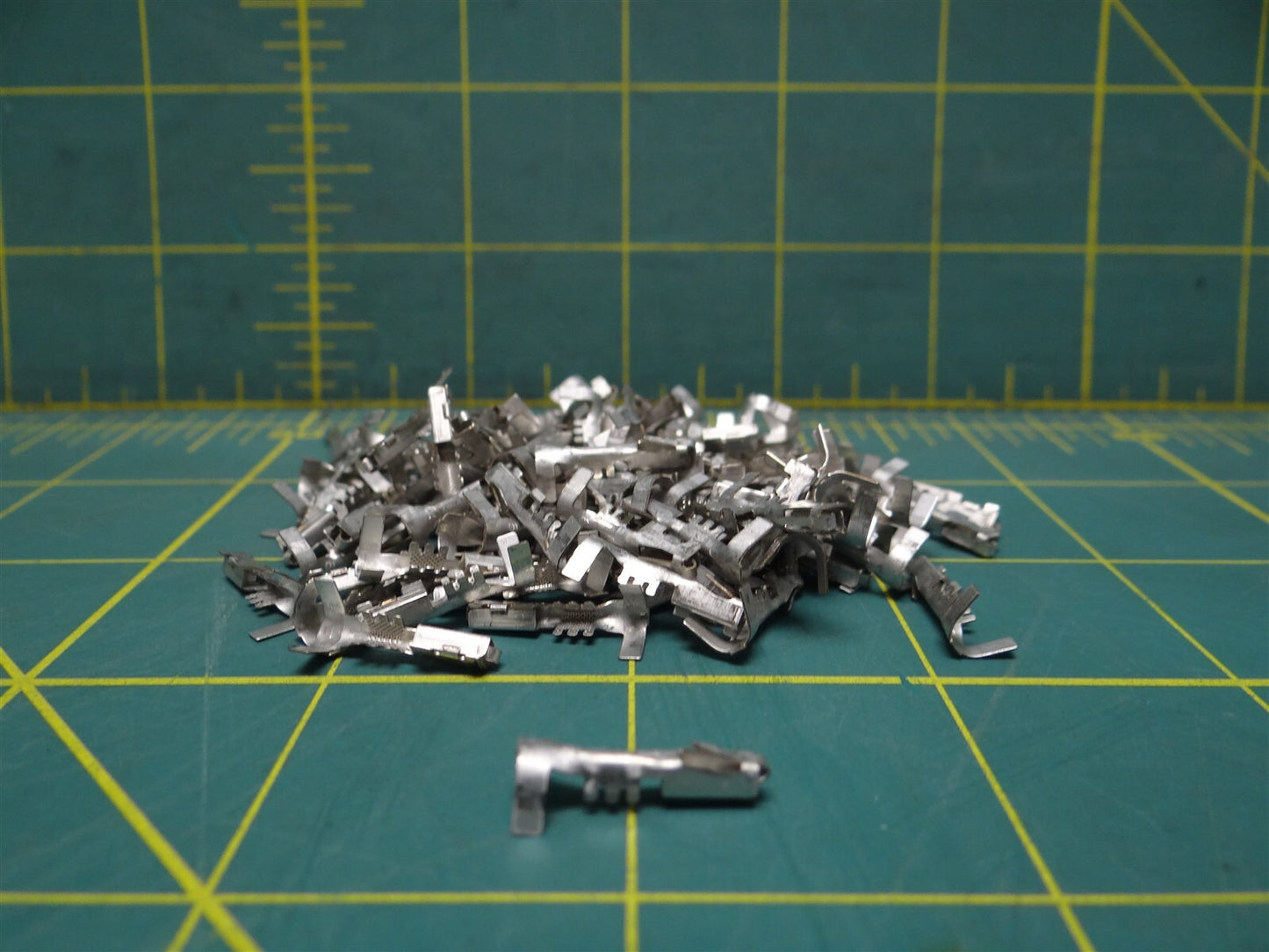 (Qty: 100) Aptiv Metri-Pack 150 Series 18-16 Ga. Loose Female Terminals 12048074