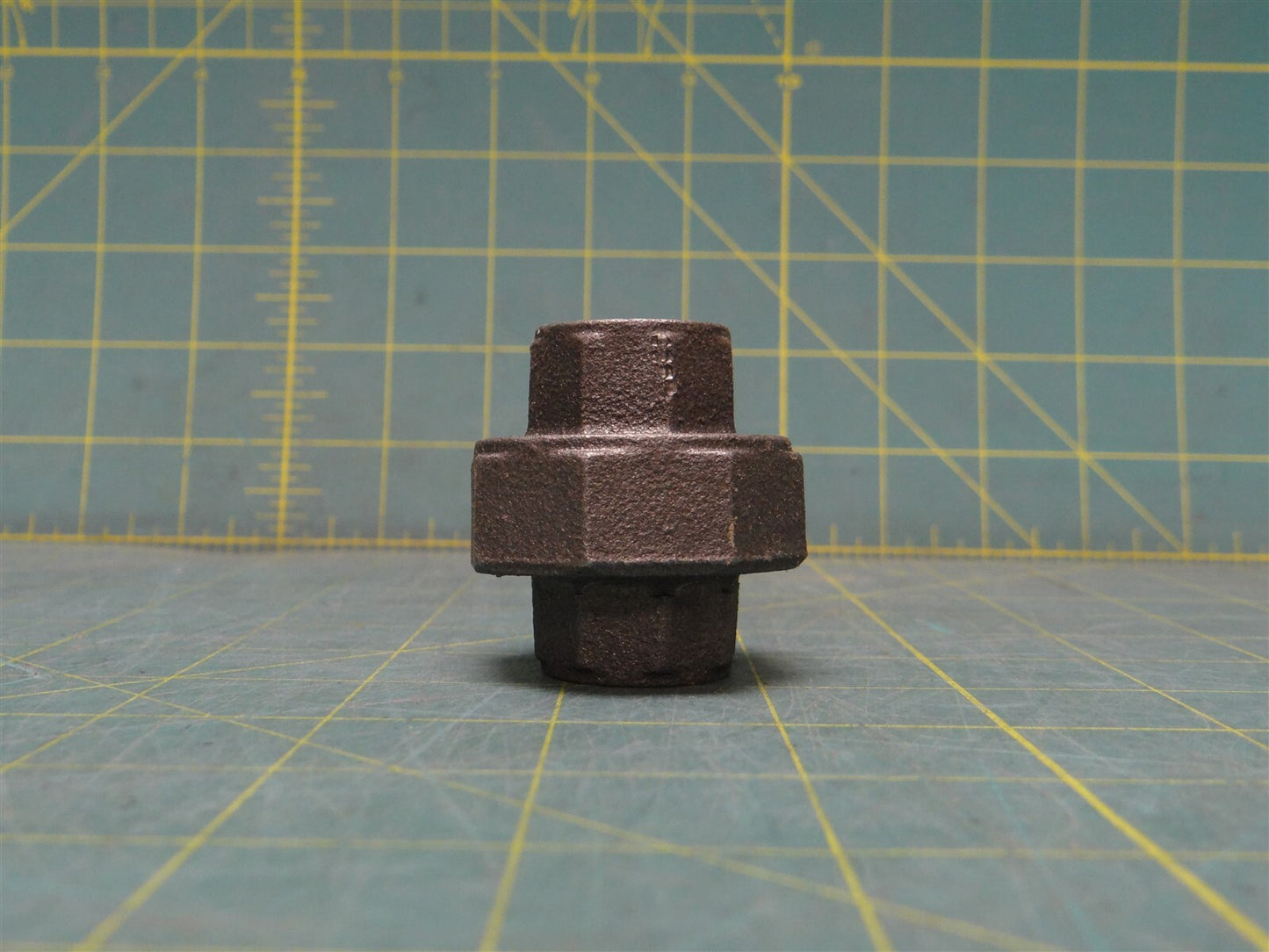 1/2" x 1/2" Fitting Pipe Size Ground Joint Union Steel Female NPT to Female NPT