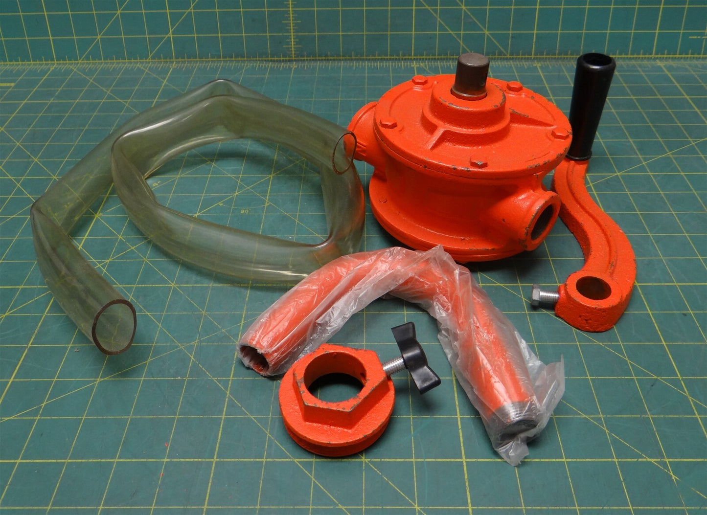 Manual Rotary Oil Pump for 15 to 55 Gal Drum, 1.30 Gal/20 Turns Free Flow Rate