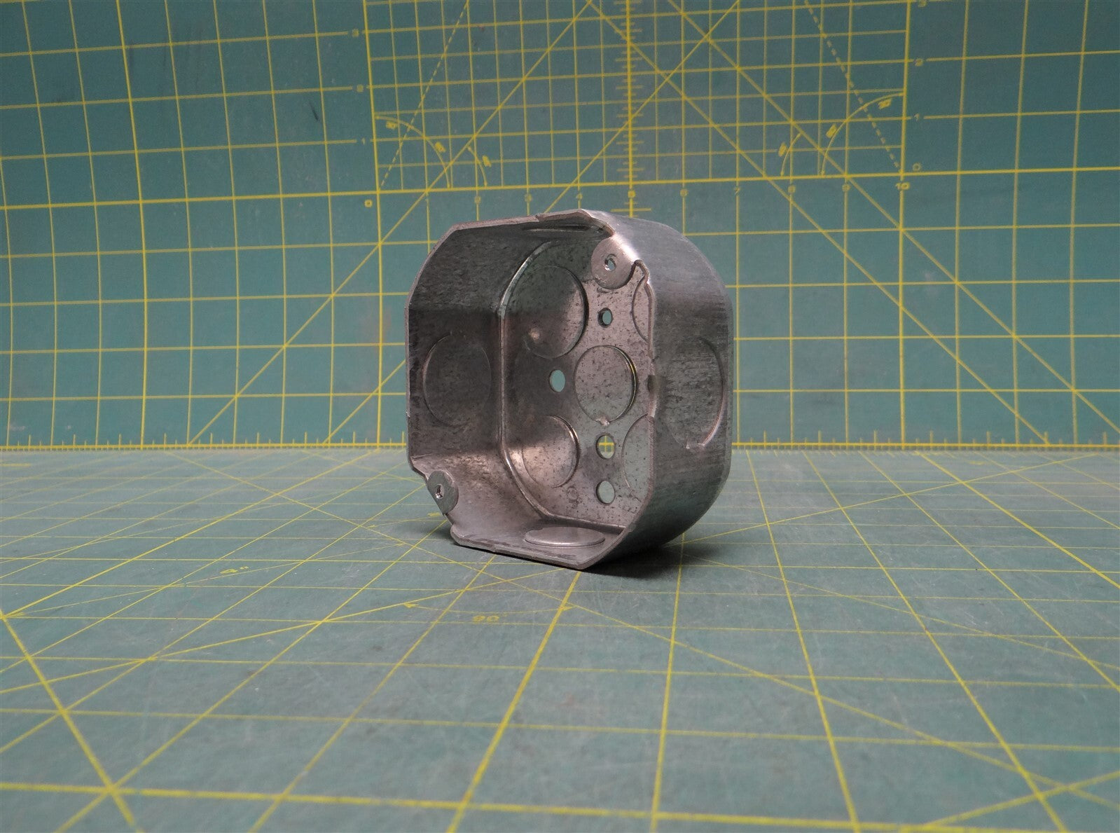4" Crouse Hinds TP278 Octagon Steel Outlet Box 1-1/2" H 4 Side K.Os 1/2" & 3/4"