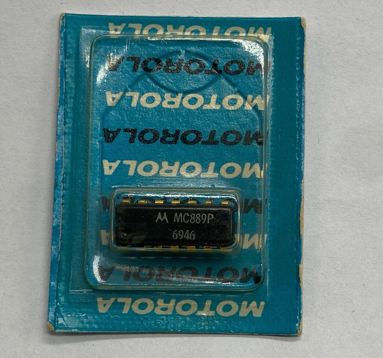 Motorola MC889P inverting Function Buffer gate Integrated Circuit